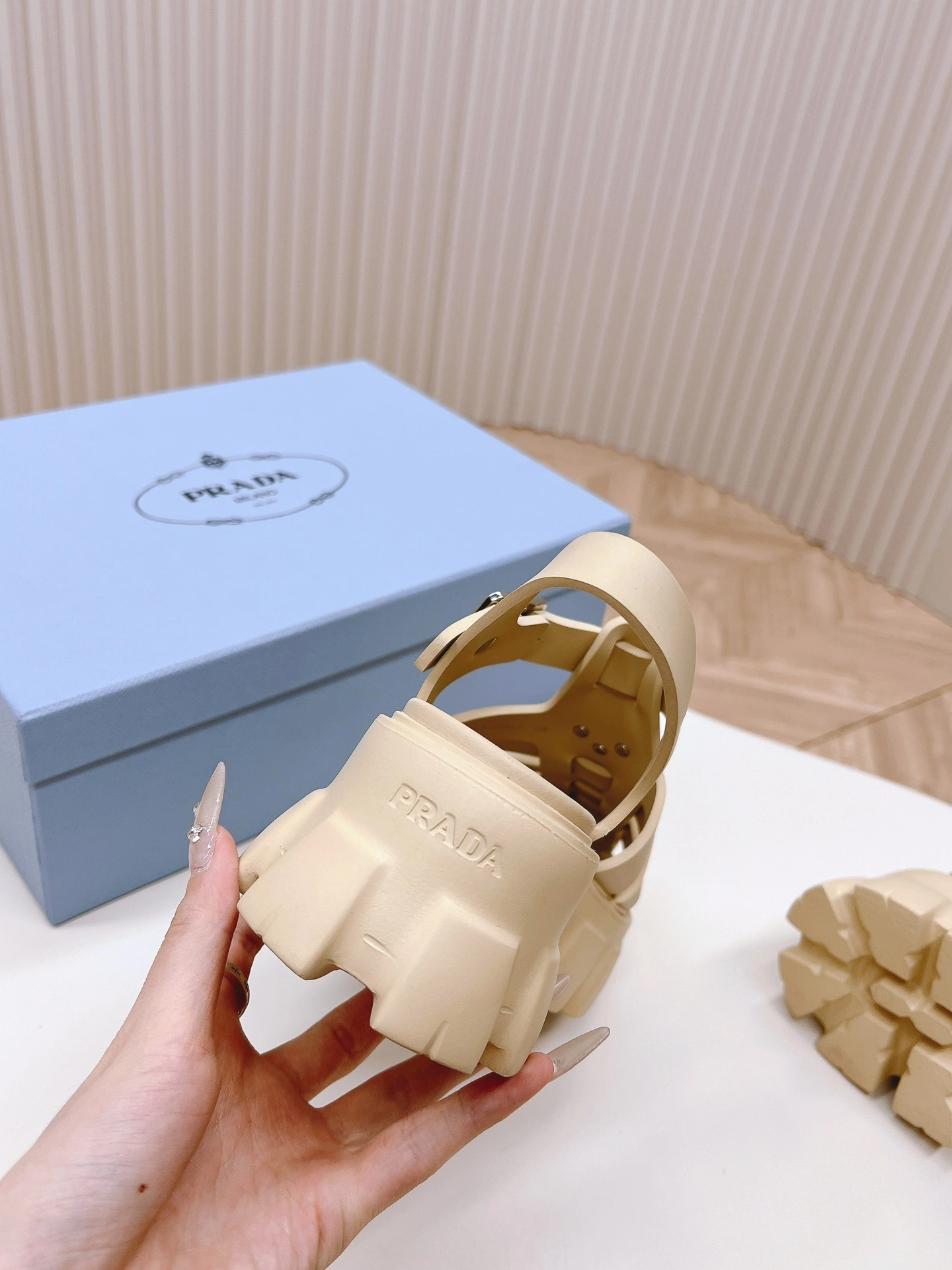 COCO--- Pr141 1X853M_3LKK_F0482_F_DD55 1X853M_3LKK_F0482_F_055 Thick soles：5.5cm item:D-X062E2008W